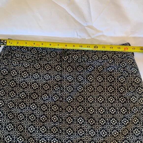 Old Navy Black and White Print Mini Skirt Size 10 - Picture 6 of 8
